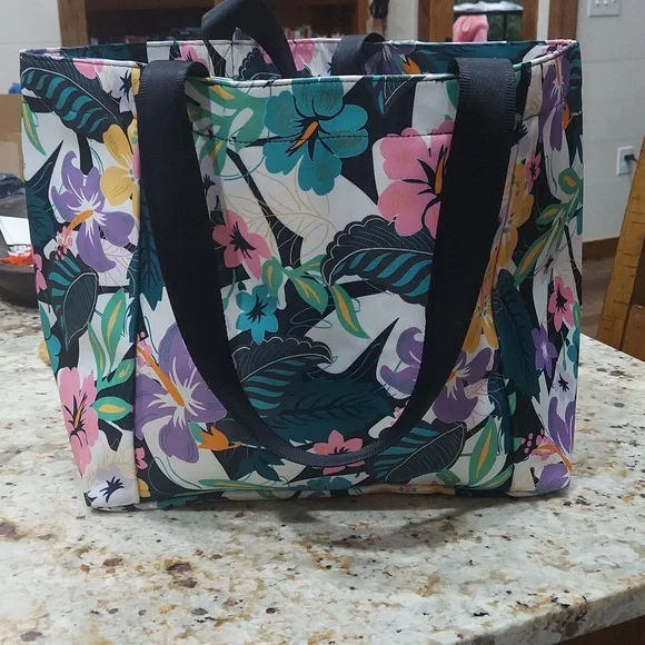 New Vera Bradley Large ReActive Family Tote Purse Bag in Island Floral. - Picture 2 of 3